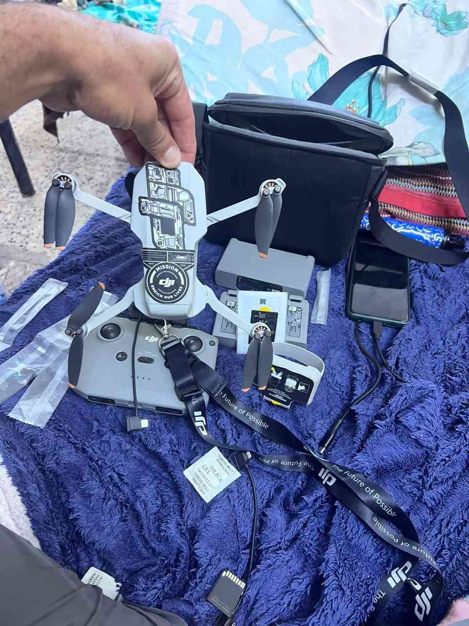 سلام عليكم
طائره درون DJI /mini2ES
للبيع مع جميع الملحقات 
للتواصل 
*********** يتوفر واتساب
