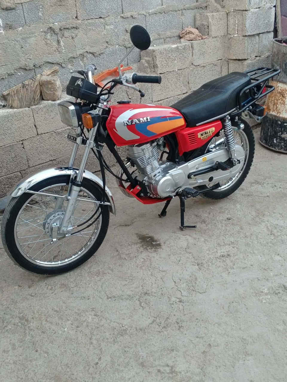 سلام عليكم دراجه كلها شلامجه اصلي بس الشاصي 25سكنر 6اوراق السعر 750ابيها مجالل ***********
