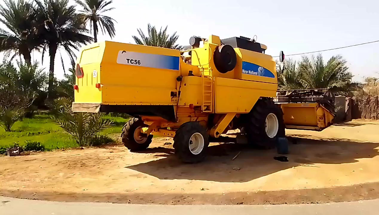 السلام عليكم حاصده نيوهلند حجم 56 موديل 2006 للبيع للاتصال ***********
