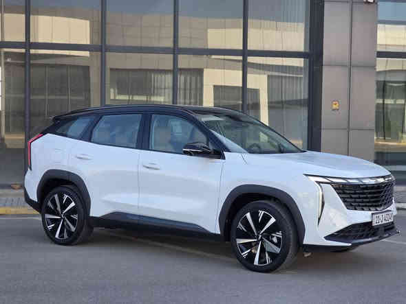 جیلی ستارڕای ٢٠٢٥ فول مواسەفات
زەمانی ٥ ساڵ
تەنها ٢٠٠٠ هەزار کم ڕۆیشتوە 

● بزوێنەری ٢.٠ لیتر تۆربۆ (2.0L Turbo) بە هێزی ٢١٨ ئەسپ.
● گێڕی ٧ نمرەی دووتەقە (7DCT) کە زۆر خێرا و نەرمە.
● سیستەمی لێخوڕینی فرە دۆخ (Eco, Sport, Comfort, Adaptive).
​رووکار و دەرەوە:
● سەقف پانۆرامای گەورە (Panoramic Sunroof).
● ویلی ٢٠ ئینچ (قەبارە گەورە و شێوەی سپۆرت).
● لایتەکانی پێشەوە و دواوەی LEDی پێکەوە بەستراو (Full Width Light Bar).
● لۆگۆی جیلی پێشەوە ڕووناکی هەیە.
● سندووقی دواوە کارەبایی (جەگە).
● ئاوێنەی لایەکان کارەبایی و ئۆتۆماتیك (Auto Fold).
​● داتا شۆ
● بەسمە و سیستەمی داگیرساندنی زیرەک.
● شاشەی ناوەڕاستی گەورەی ١٣.٢ ئینچ (بە شێوەی ستوونی).
● شاشەی دەشبۆڵ (کیلۆمەتر) دیجیتاڵی ١٠.٢ ئینچ.
● پڕۆسێسەری بەهێزی سناپدراگۆن ٨١٥٥ (Snapdragon 8155) بۆ خێرایی شاشەکە.
● سیستەمی دەنگی ئینفینیتی (Infinity) بە ٩ بڵندگۆ (لەگەڵ بڵندگۆی ناو سەرینەکان).
● کوشن جلد (Leather Seats) لە جۆری کوالێتی بەرز.
● کوشنەکانی پێشەوە کارەبایین.
● کوشنەکانی پێشەوە سیستەمی ساردکردنەوە  (تەبريد هەیە)
● ڕووناکی ناوەوە (Ambient Light) بە ٧٢ ڕەنگ (لەگەڵ مۆسیقا دەگۆڕێت).
● گێڕی ئەلیکترۆنی کریستاڵ.
● شەحنی بێ وایەر (Wireless Charger) بۆ مۆبایل.
● فەرمان (سوکان)ی אנتی بەکتریای چوار بەش.
​
● کامێرای ٣٦٠ پلەی ٥ ڕەهەندی (540° view) کە ژێر ئۆتۆمبێلەکەش پیشان دەدات.
● ڕاداری پێشەوە بۆ کۆنتڕۆڵی خێرایی (Adaptive Cruise Control).
● سیستەمی برێکی کتوپڕ (Automatic Emergency Braking).
● سیستەمی دیاریکردنی ڕێڕەو (Lane Keep Assist).
● سیستەمی خاڵی کوێر (Blind Spot Monitoring) لە ئاوێنەکاندا.
● هەستەوەر (Hassa)ی پێشەوە و دواوە.
● خوێندنەوەی هێماکانی هاتووچۆ.

سعری ٢٣٥ گەڵا 
***********
