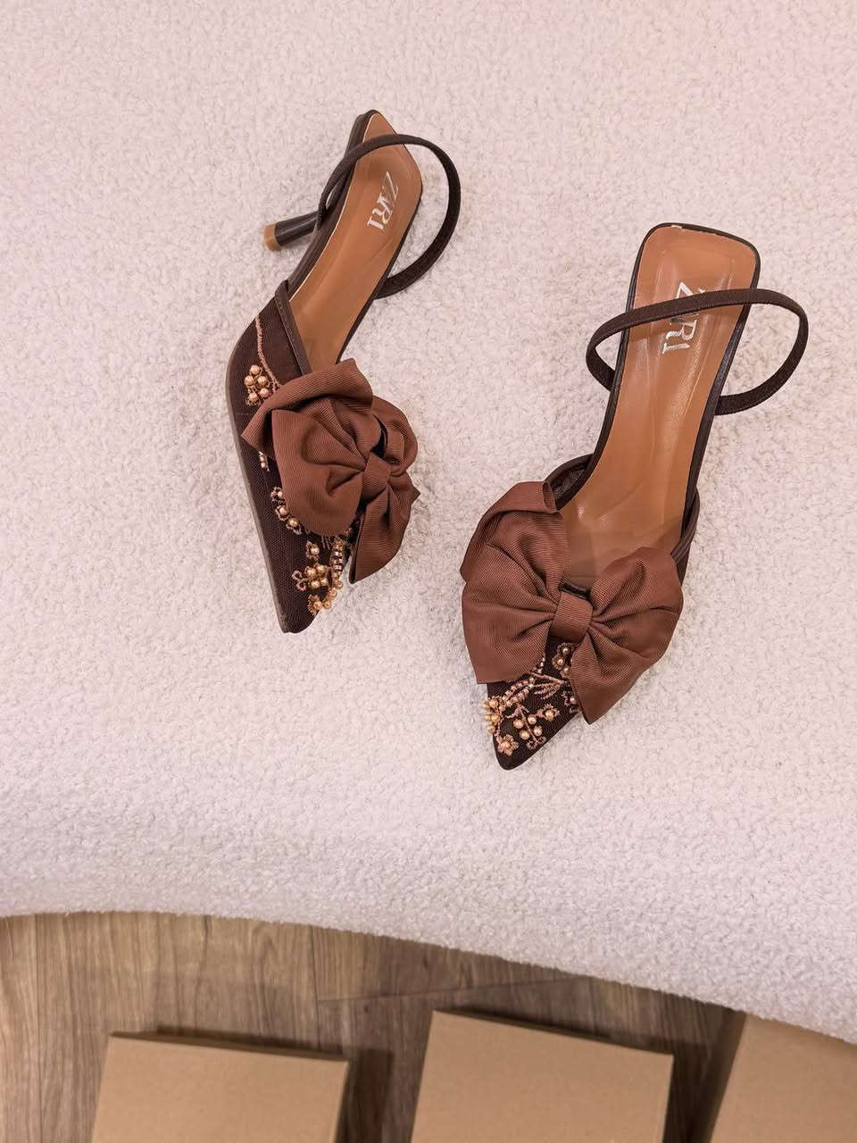 🛒🛒🛍New Collectionعالم دره 💎
حيث الرُّقي، التميُز والفخامه
اقلبوا الصور الموديلين متوفرات
📍موديل شوز ماستر  زارا كعب 3سم
📍📏 القياسات من 36-40🔥
 •  كوالتي فاخرررر جداً
💰 سعره 🔥🔥🔥🔥🔥
كوالتي جدا جدا عالي  #عالم #دُره 💎  
للحجز والاستفسار مراسله الصفحه 🛍
🛑يمكن للزبون التاكد من الطلب ( الجوده والقياس) بوجود المندوب بعد ذهاب المندوب لا يحق للزبون الترجيع او التبديل
يتوفر توصيل لجميع محافضات عراقنا الحبيب 🚕🛻🛵


**إذا كنت صاحب هذا الإعلان وتريد حذفه لأي سبب، رجاءا أرسل رسالة إلى الدعم الفني**