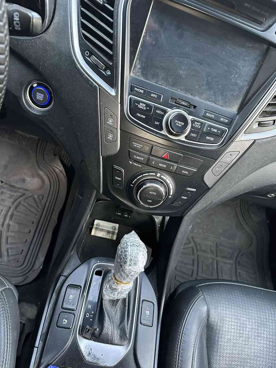 سنتافيه م 2016  أمريكي  فول 1/1 ماشيه 103  رقم بغداد  والمكان بغدادسياره جاهزه  او ادامه كامله السعر  142 اتصال ***********.    خمسه راكب  حادث جاملغ او بنيد
