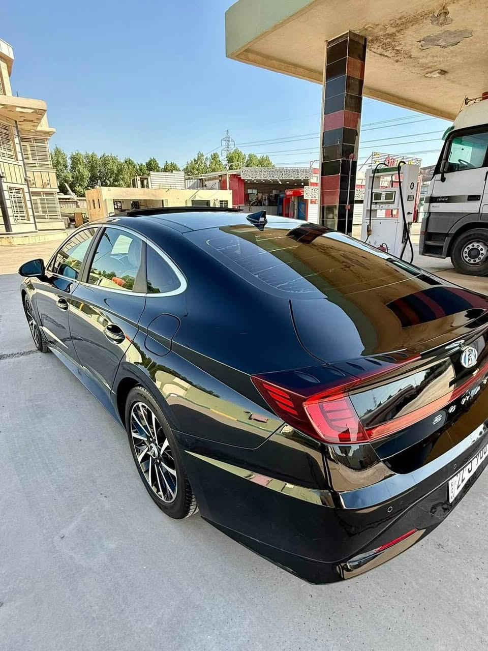سوناتا ٢٠٢٢ بغداد  بجم كبس فول مواصفات (لميتد موديل 2022 
حجم المحرك 1600 تيربو 
وارد امريكي صبغ باب عكس السائق وبارد جاملغ خلفي فقط . 
المواصفات : 
1_ بنوراما 
2_ سستم صوت مع تويترات بالابواب BOSE  
3- بصمة تشغيل 
4- بصمة ابواب لمس 
5- تشغيل عن بعد +   
6- هاند بريك بصمة 
7- شاشة كبيرة 12.3 انج 
8- خمس كاميرات 📷 360 درجة 
9- عداد القيادة دجتل 
10- رادار امامي + خلفي + جانبي . توقف ذاتي 
11- تحديد مسار للقيادة الذاتية 
12- كشنات جلد  تحكم كهربائي 
13- تدفئة و تبريد بالكشنات الامامية 
14- تدفئة ستيرن 
15- اشارة بالمري 
16- لد نهاري 
17- لد داخلي 15 لون متغير 
18- تبريد خلفي 
19- اطفاء ذاتي 
20- شفتات ستيرن 
21- اربعة انظمة قيادة 
Normal _ sport _custom_ smart
22- AUTO HOLD 
23- لايت زنون بلاد 4 عدسات 
24- فتح قبق الجنطة عند الاقتراب 
25- نظام ترحيب عند الاقتراب 
26- لايت متحرك اذا شخص مشغل عالي 
27- شحن لاسلكي 
28- حساس امامي + حساس خلفي 
29- خزن ميموري كشن السائق 3 وضعيات خزن 
30- داتا شو بالدشبول 
31- نظام تبريد بيانو 
32- نظام خفظ صوت التبريد عند الاتصال 

(السعر 158)وبيها مجال 
 *********** بغداد, العراق
