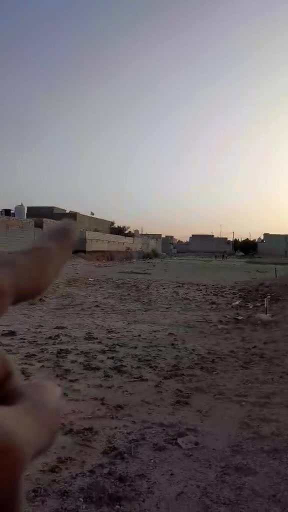 سلام عليكم قطعه ارض لبيع الهوته حي الاميرات ٢٠٠ متر مدفونه سعره ١٣ مليون قفل الاستفسار تصل *********** ابو عباس

