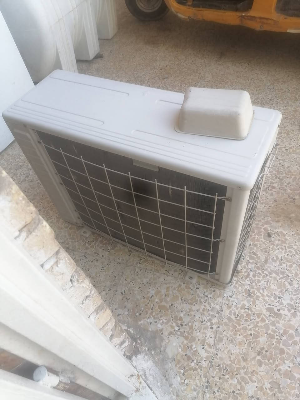 قطعة طن ونص للبيع ***********
