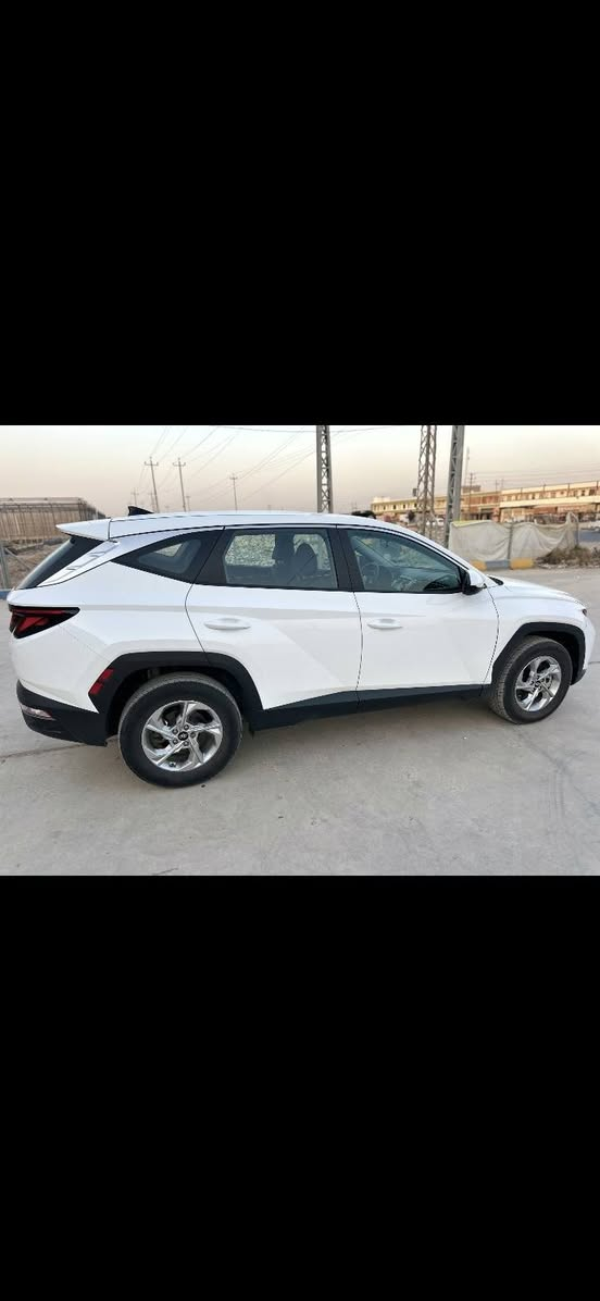 السلام عليكم 
توكسان موديل ٢٣
امريكي 
الضرر موضح بالصور 
بدون دواخل 
بدون رقم
السعر ١٦٨ وبيها مجال بسيط 
للاستفسار ***********
