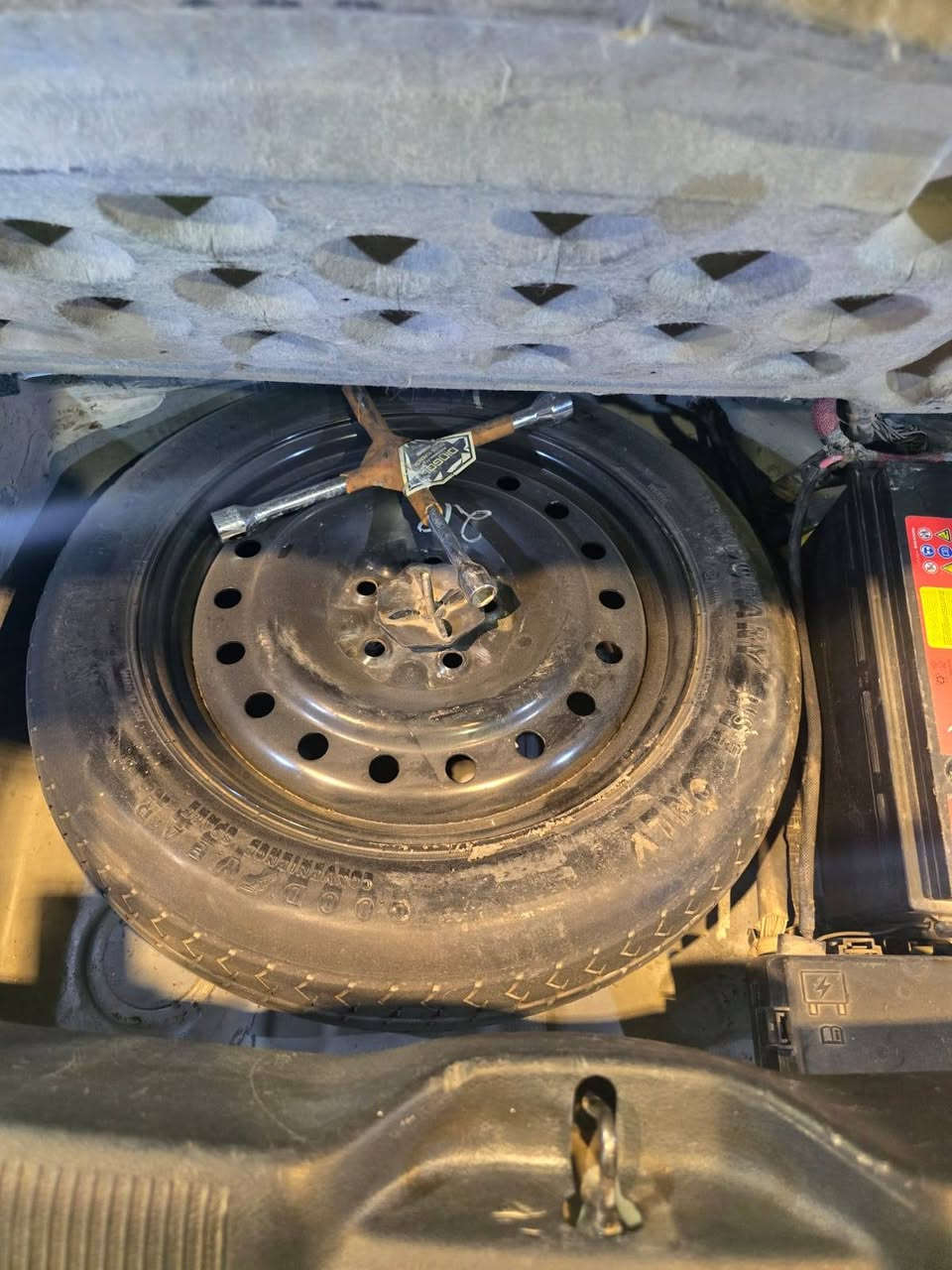 سلام عليكم سياره البيع موديل 2012 رقم ربيل سنوية نافذة راعيهة متوفي كردي بيهة وكالة قديمة سياره كندية بيهة باب مبدل اصلي سياره جاهزة تخم تاير حداديه جديده تبريد مكينه كير سياره كلش حلوة مكان ميسان سعر 110 وبيهة مجال الاستفسار ***********
