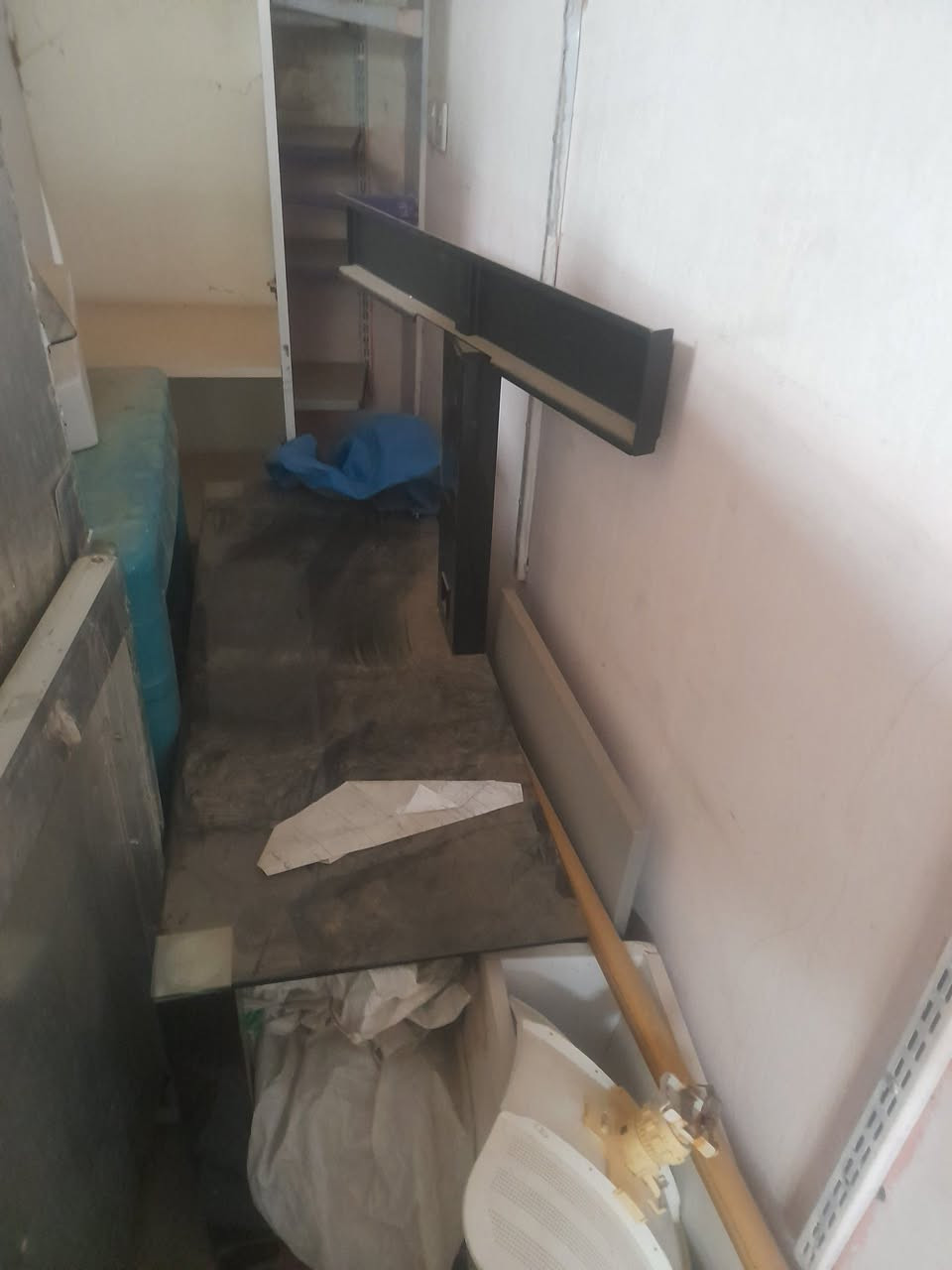 السلام عليكم 
اثاث للبيع 
وبسعر مناسب 
***********
