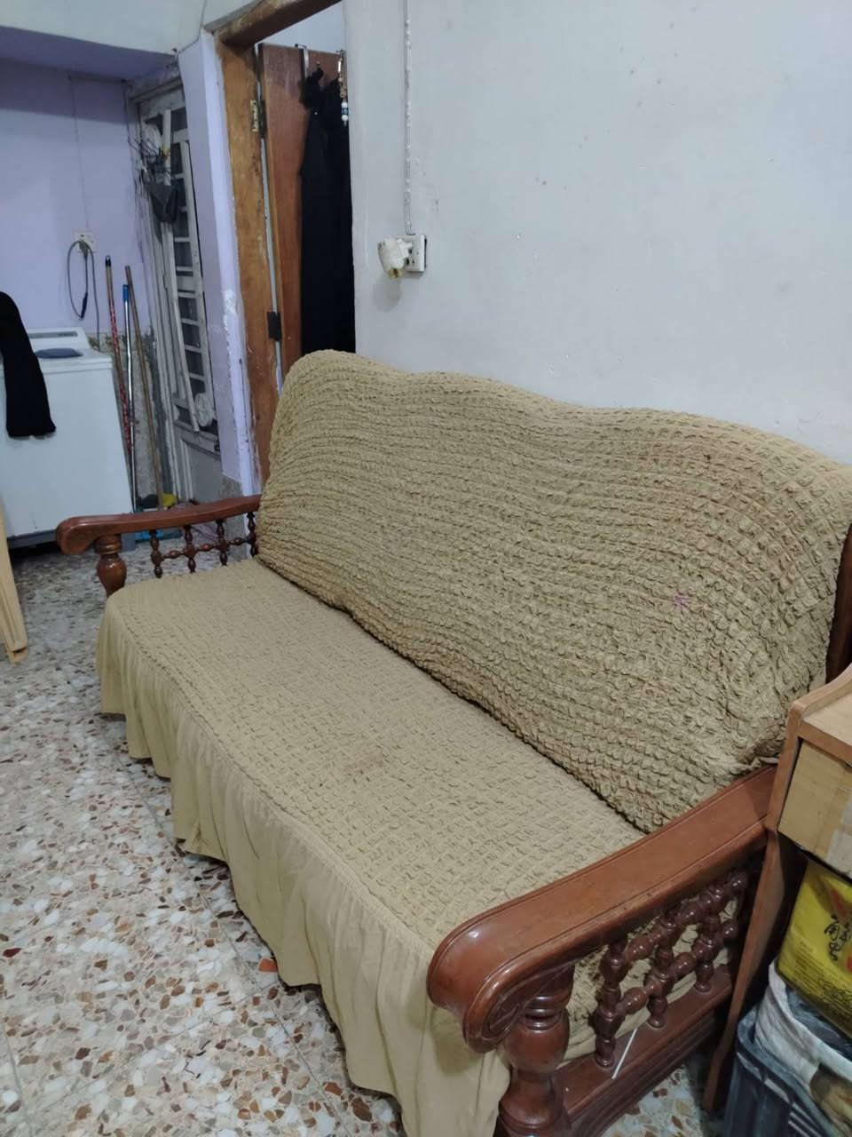 تخم زان خشب ثقيل سبع مقاعد خشب صاج
المكان شارع المدرسي


**إذا كنت صاحب هذا الإعلان وتريد حذفه لأي سبب، رجاءا أرسل رسالة إلى الدعم الفني**