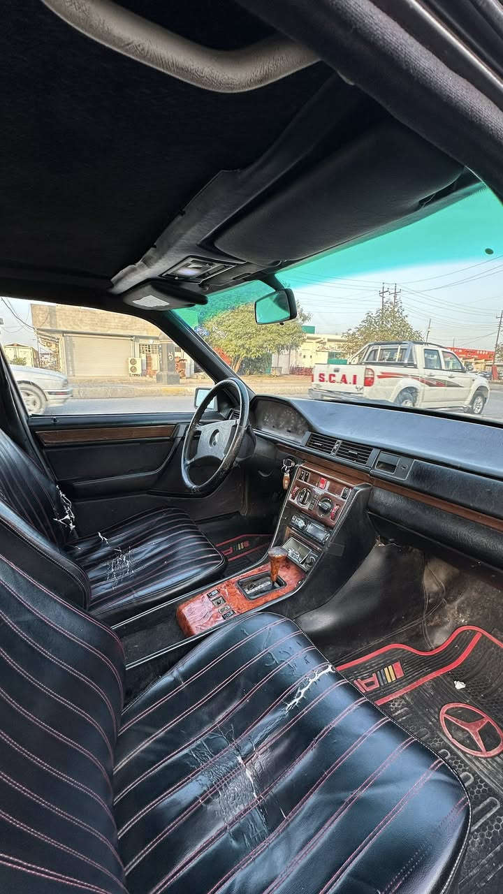 السلام عليكم ورحمة الله 
مرسيدس E300 1992 ( دب ) للبيع 
رقم دهوك جديد
محرك و گير بطة
صبغ جمالية 
السيارة جاهزة مع ملاحظات بسيطة 
السعر : 63 ورقة وبيها مجال للشراي
صلاح الدين - الضلوعية
مأمون ***********
