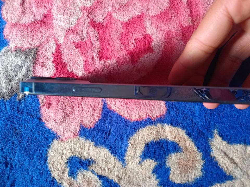 السلام عليكم ١٣برو ماكس  بطارية ٨٢بلاد جهاز مكفول نضافه شرق اوسط خط واحد سعره٧٧٥بي مجال  مكاني ديوانية ***********
