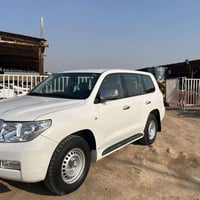 لاندكروزر • ٢٠١١ • مكفولة