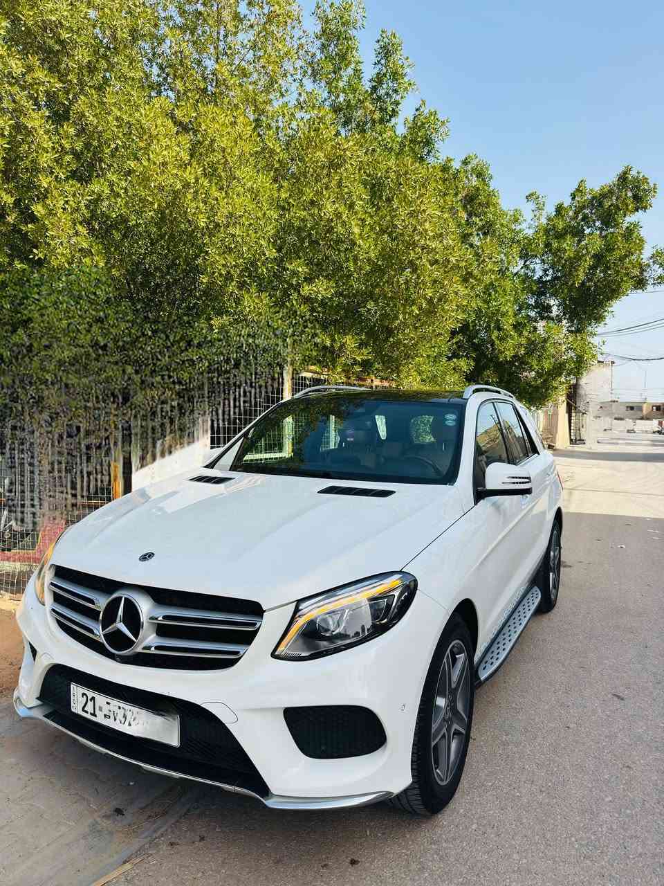 سلام عليكم مرسيدس 400  GLEموديل 2018
موصفات 
1. سقف بانوراما 
2. داخل بيجي 
شاشات + دبل ماوس 
مكينه سته سلندر V6
4. بصمه ابواب و تشغيل 
5. كشنات كهرباء + تدفئة 
6. حساسات 360 درجه 
8. صندوق كهرباء 
9. لد داخلي متغير 
10. رادارت امامي خلفي جوانب 
11. لايت متحرك مع الاستيران 
12. اتو هولد 
13. اتو بارك 
14.شاشه + ماوس 
15. ماشيه 120الف كيلو
 BCM.16
17.شركه اربيل خليجي  
18. رقم سليمانيه تحويل مباشر 
19. السعر315 ورقه 
الاستفسار ***********
