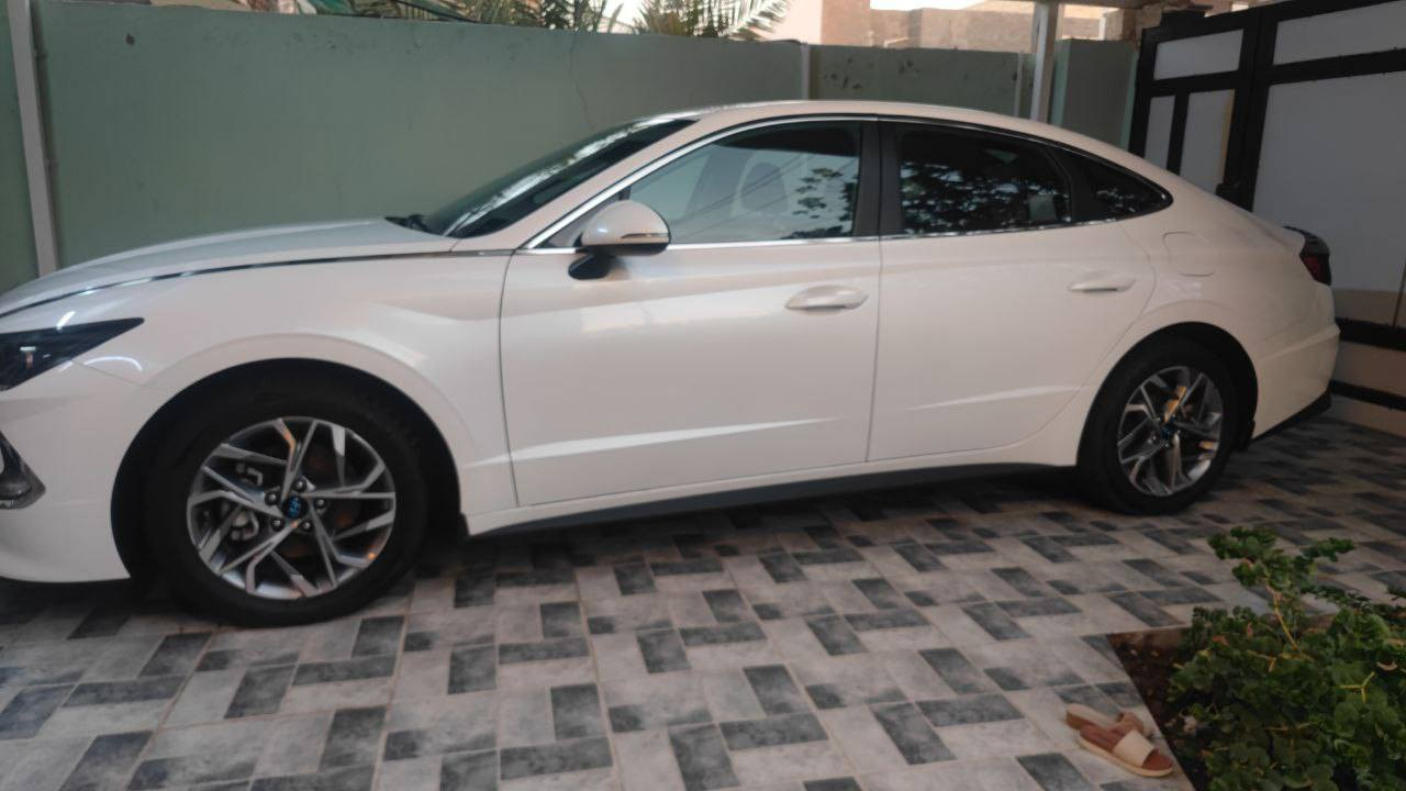 السلام عليكم ورحمه الله وبركاته.
للبيع سوناتا خليجي موديل ٢٢
مواصفات مثل مامعروض كدامكم 
السيارة كفالة عامة من اي شي يخص السيارة 
السعر شدتين و٣ اوراق وبيها مجال 
تواجد السيارة ديوانية 
***********
