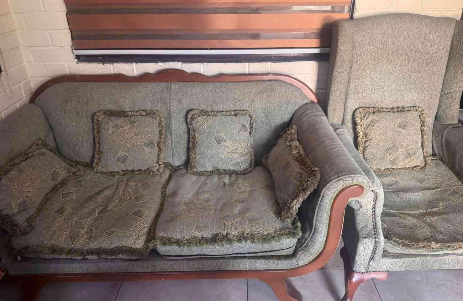 غراض بيت للبيع بغداد حي الجامعة الجاد الاتصال ***********
