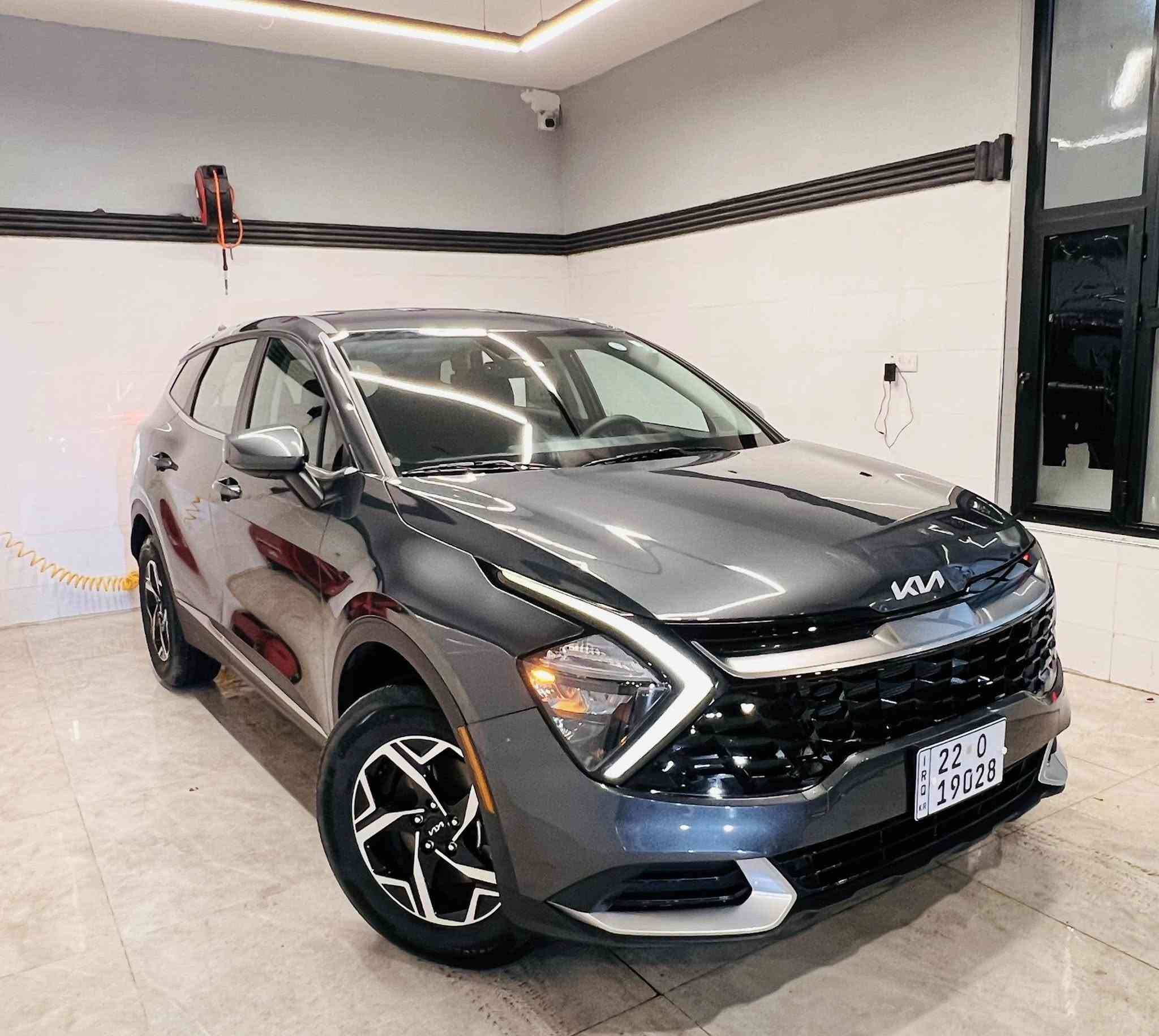 سلام عليكم. سبورتج 2023 مواصفات 4x4 السيارة بدون ضرر فقط تخريب مفتوح الدعاميه ونفسه مشدوده ورصعه بلتكمه مبينه بلصور السيارة بدون تصليح بدون تكحيل بدون تبديل شرط الفحص سونار قطره صبغ ماكو ولا تعديل كله كفاله عامه بلادي ماشيه 19 الف سعره 195  بيه مجال *********** مكاني كاظمية
