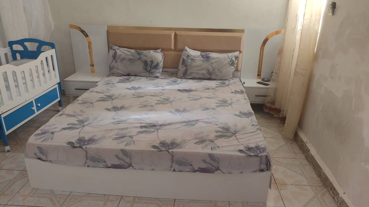 غرفه نوم تركي 5 قطع جديده جديدة  للبيع 400
نجف ***********
