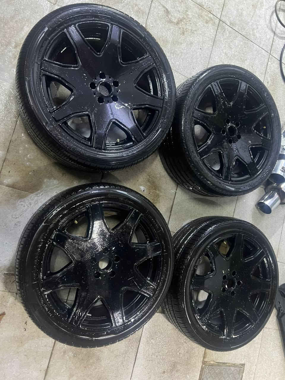 السلام عليكم من رخصه الادمن
وياله وتايرات  مارسدس تخم كامل 
السعر ٢٠٠ الف 
للتواصل ***********
