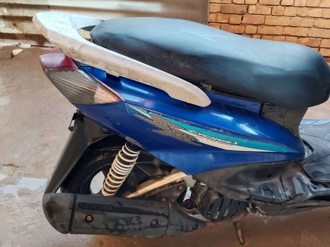 السلام عليكم دراجة سكنس للبيع محرك خير من الله لا تبخير ولا تنقيص الكهربائيات شغاله سعر ٥٠٠ مكاني بلديات موجود اتصال او واتساب ***********
