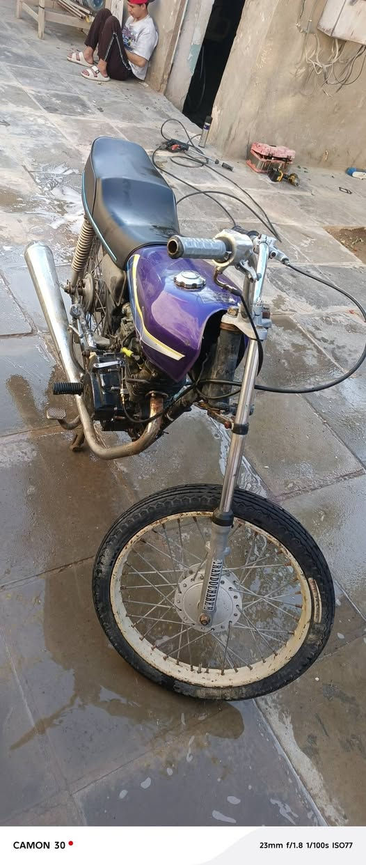 للبيع دراجتين كلك مكاني نجف ابصخير وحده 150 قفل وحده 300 *********** مو يراسلني واحد ها هاي تُعباُنٌهْـ ماعرف شنو ابيع مال شغل اني  تاخذك للشغل وترجع💞
