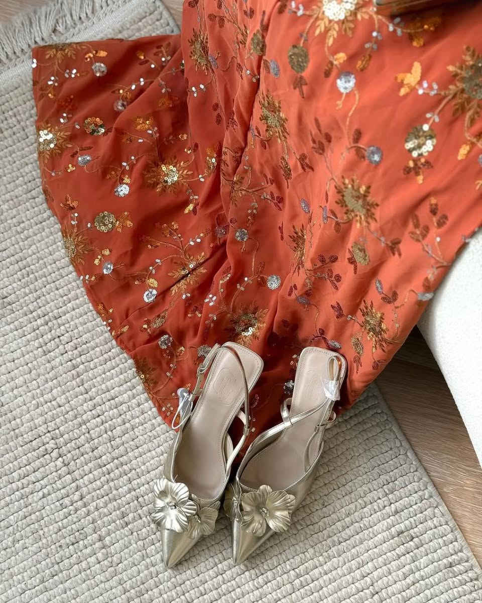 بدلة قطعتين ✨ 
المقاسات :- L. XL

تسليم فوري ✅ 

لطلب والاستفسار تواصلو على خاص 📩


**إذا كنت صاحب هذا الإعلان وتريد حذفه لأي سبب، رجاءا أرسل رسالة إلى الدعم الفني**