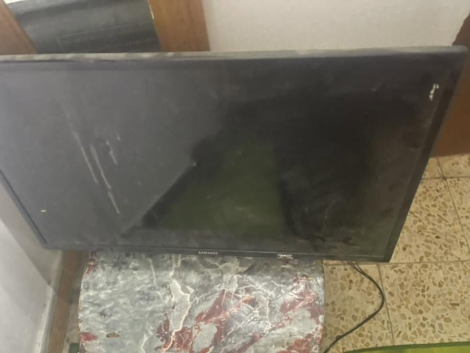 بلي 2 مع كامل ملحقاته ميموري وفلاش 32g ويده واير بلاس + تلفزيون شغال مابي شي سعر بلي وتلفزيون 40 فقط بلي 30 رقم واتساب *********** مكاني بغداد

