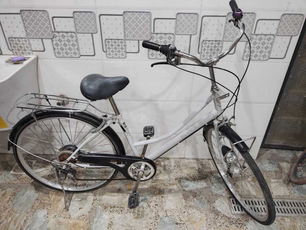 بايسكل للبيع
نضيف و ما امبدل بيه اي 6 مكينة 6 عقرب ياباني اصلي نضافتة فوك ال90%  السعر 130 جميلة الثانية للتواصل ***********
