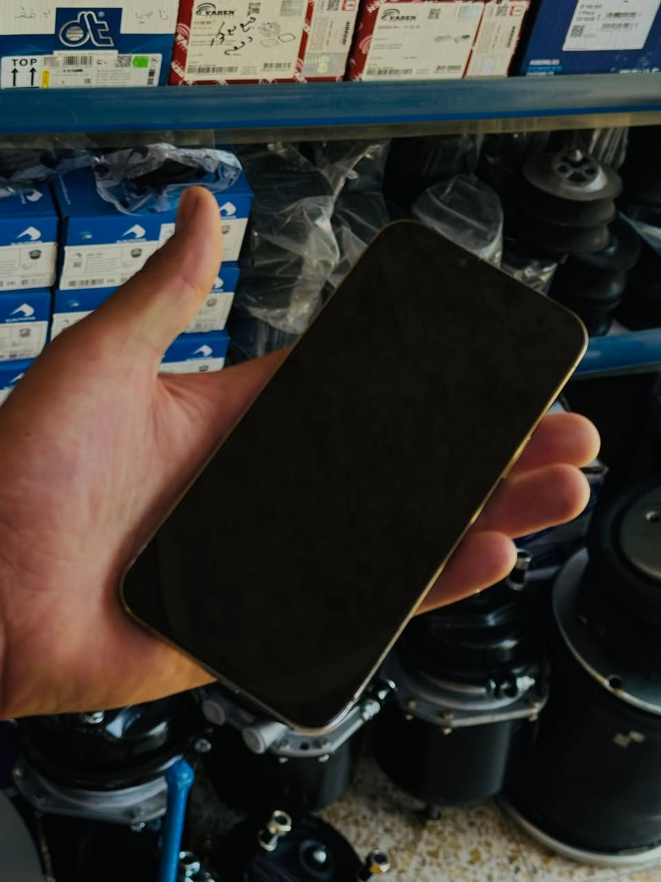 iPhone 13 pro max
ذاكره 128 
بطاريه 100 
نموذج m
تك سيم 
جهاز مبدل شاشه نوعيه ممتازه
فيس ايدي شغال 
شاشه ثلاث خيارات 
كله شغال شرط 
سعره 415 الف 
***********
