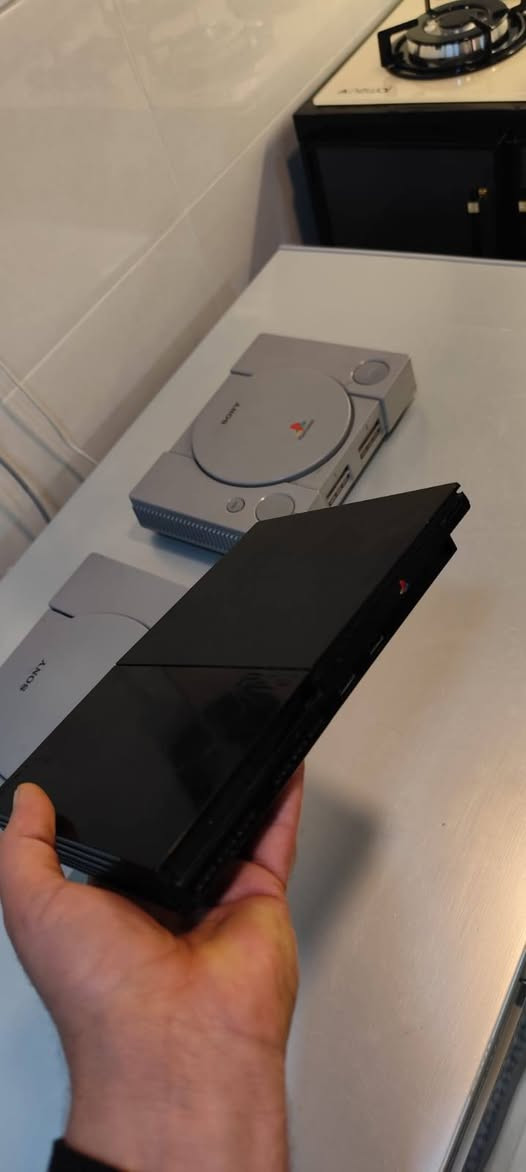 اجهزه بلي ستيشن 1 عدد اثنين وحده تحتاج باور
ووحده شغال عدسته شوي سحبه ضعيفه 
البلي تو شغال تحتاج فلاش


**إذا كنت صاحب هذا الإعلان وتريد حذفه لأي سبب، رجاءا أرسل رسالة إلى الدعم الفني**