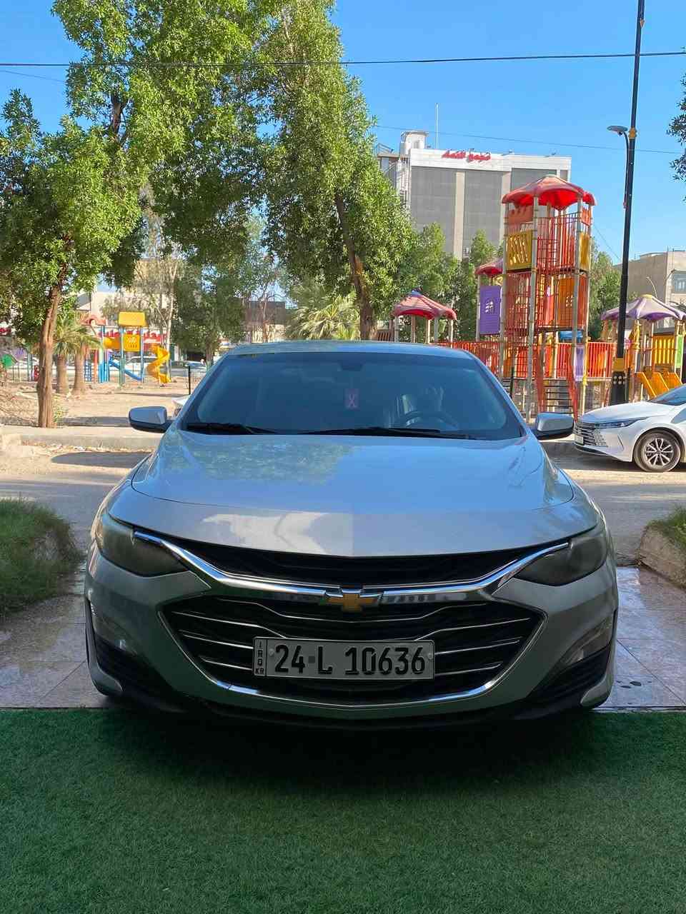 ماليبو ٢١ ماشيه ١٨٣ الف كيلو بيها عته بالنمره الثانيه ابيعلك كير كايم السياره تمشي واي مشكله مابيها تاخذها متصلح الكير كلش طبيعي واحتمال مشكله كهربائيه لان المشكله ممستمره تروح وترجع + كمبريس بي مشكله 
حادث بالعراق مابيها ضررها چاملغ الايمن راجع نفسه بدون صبغ ونصف من الباب الخلفيه راجعه بارد ايضاً بدون صبغ وعندك رش بسيط بالجاملغ الخلفي اما صفحه السايق نضيفه ١٠٠/١٠٠ ضررها بس الصفحه الثانيه  رقمها دهوك تريد وكاله تحويل اي مشكله ماكو 
تايرات تخم جديد 
حداديه امامي خلفي جديد 
نوزلات بلكات حساسات كله عله ايدي انسه حماوه الراديتر مكثف خير من الله 
دسكات تخم جديد 
تاخذها تفحص كيرها وتسوي وتشد كمبريس فقط اي نقوصات مابيها 
سعرها ٧٥ قفل 🩵
***********
