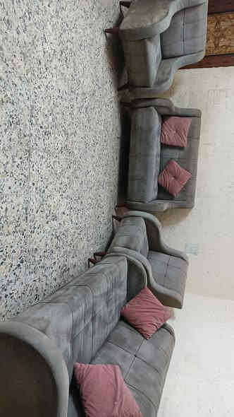 تخم 7 مقاعد نضيف جدا تكمه سعر 170 وبي مجال مكان بياع كو توصل بكروه رقم يوجدوتساب***********
