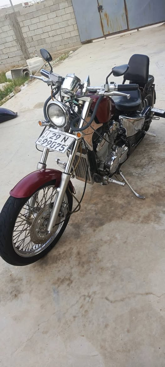 ​🏍️ للبيع  - هوندا ستيد (Honda Steed) 🏍️
الدراجة غنية عن التعريف، هيبة ونظافة وميكانيك توب التوب! 🔥
​✅ المواصفات والتفاصيل:
​النوع: هوندا ستيد (Honda Steed) - 🇯🇵.
​سعة المحرك: 400 سيسي (400cc) - مكينة نشطة جداً، عزم قوي وما مفتوحة ⚙️💪.
​الموديل: [1998 مسجله بلسنويه 1990] 📅.
​الإطارات: طقم إطارات ميشلان  (تايرات) جدد زيرو، نقشة حلوة وثباتية عالية بالشارع 🆕 بلاد.
​المكينة: بحالة ممتازة، تبريد راديتر (مي)، صوت ناصي وهادئ وما تبخل عليك بشي 🌬️.

​النظافة: الدراجة صبغ بلادي، الكروم يلمع لمع وما بيها أي نواقص ✨💎.
​✅ الإضافات والكماليات:
​(اكزوز) رياضي صوته طرب 🎵.
​مقعد (كشن) مريح جداً للسياقة الطويلة 🛋️.
​لايتات  قوية للإضاءة الليلية 💡.
​كهربائيات كلها شغالة (نشرة، إشارات، هورن) ⚡.
​✅ الأوراق واللوحة:

​اللوحة موجودة  مسجلة (رقم واسط باسمي تحويل ثاني يوم/تاريخ نفاذ السنويه 12/06/2027  🇮🇶.

​سنوية وتحويل مباشر باسم المشتري 📝.
​📍 
💵 السعر: [ مليونين و 250 ] (بيها مجال بسيط للشراي المايتعبنا) 🤝💰
📞 للتواصل: [Contact Numbers:

​Asiacell: *********** 📶

​Zain: *********** 📶] 

(واتساب أو اتصال مباشر) 📱📞

​ملاحظة: الدراجة مال جناي  مو مال تصليح، جاهزة من كلشي وتنتظر صاحب نصيبها! تعال وشوفها بعينك واحكم ✌️👀.
