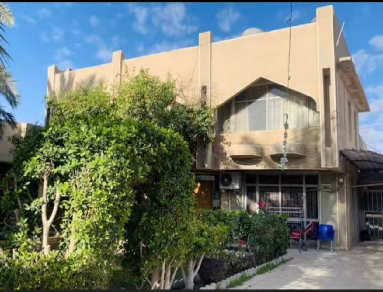 🏠 بيت للايجار  مع مشتمل بالبكرلي – قبل مستشفى الظامن

📍 المساحة: 650 متر
🌳 حديقة: 250 متر

🛏 البيت يحتوي على: 4 غرف + صالتين + صالة طعام + مطبخ (حار وبارد)

🛋 المشتمل: غرفة + هول + مطبخ + حمام تواليت (طابق ثاني)
💰 سعر الإيجار: مليون وبيه مجال

✅ مناسب: روضة، حضانة، أو شركة

📞 للاستفسار: *********** 

📢لعرض عقارك لدينا تواصل خاص 

#بابل #بكرلي #ايجار_بيوت #بيوت_للإيجار #عقارات_بابل #روضه #حضانة #شركات #عقارات_العراق #حديقة #ايجار
