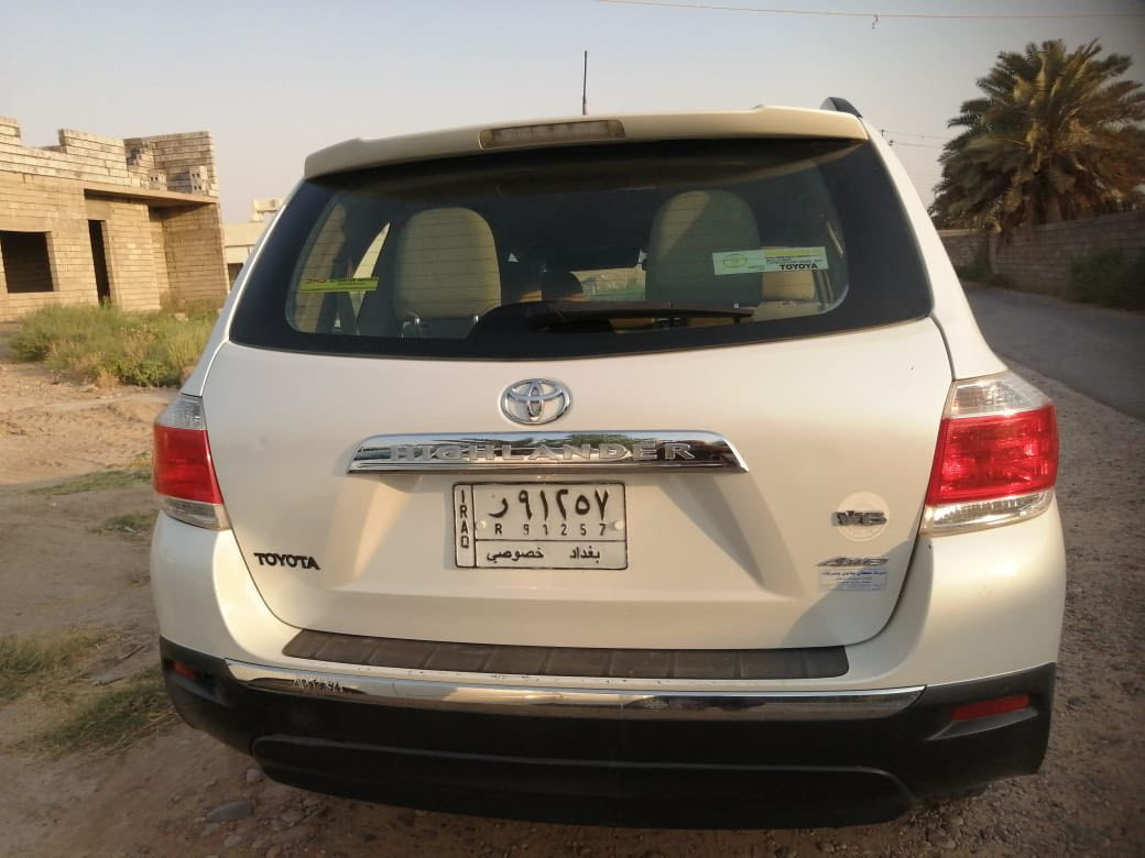 السلام عليكم
هايلندر 2012 وارد امريكي 
سياره نضيفه كير محرك مكفولات 
-7 راكب
-تبريد تدفئه فول
-مكينه 3500 v6
-السيارة كلين فقط خدش
-السعر 200 وبيها مجال 
-الاستفسار ***********
***********
