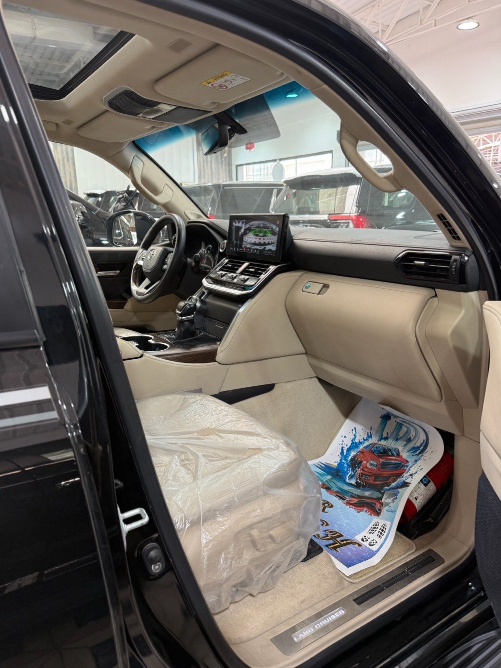 * لاندكروزر GXR لمتد ساز 2022  بغداد كامل 
* ⁠سعد العبيدي (7700637589)
* ⁠الموديل : 2022 ساز مغلفة ppf
* ⁠السعر (63.000 $( مكفولة
* ⁠اللون ااسود بلاك ادشن  رقم بغداد 
* ⁠العداد(108 الف كم ) 
* ⁠محرك (3500  cc) توين تيربو 
* ⁠بصمة تشغيل بصمات ابواب عدد (5) 
* ⁠شاشة امامية بالحجم الكبير )
* ⁠4 كامرات محيطية (360 درجة)
* ⁠لحاية امامية خلفية كت لاندكروز 
* ⁠فتحة سقف (سلايت) 
* ⁠كراسي الامامية كهرباء 
* كراسي الامامية تبريد 
* ⁠مقاعد (7) راكب دفع رباعي (4 * 4) 
* ⁠ثلاجة وسطية جنطة كهرباء 
* شاحن واير ليس تشغيل عن بعد 
* ⁠حساس امامي خلفي مري طي كهرباء 
* ⁠وباقي مواصفاتGXR المتد المعروفة 
* ⁠السعر (63.000 $)رقم بغداد
* بغداد - معارض النهضة - الشارع الثاني - شركة ذرى الخليج هـ(***********)