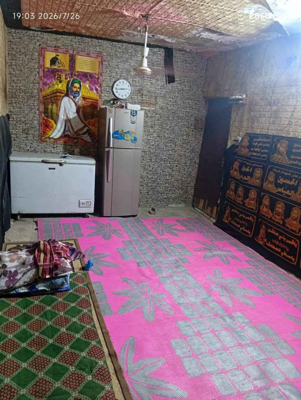 بيت مساحه 130 في حي طارق شيشان شارع المدارس   قرب.مولدة علاوي الجعباوي  فرع شويلات ماء مجاري وان شاء الله.  تبليط يشتغلون بي.   
البيت يتكون من  كراج 8 متر ×3.5  حديقه 3 ×4 تواليت خارجي استقبال 6×3.5  مطبخ 3×3.5 صاله 5 × 5 غرفه نوم 6×3.5 الغرفة نوم  قاط اثاني 6×3.5وصاله   5 × 5   وصطح البيت عگاده   ولقاط ثاني سندويش بنل

الستفسار على رقم ***********
*********** ابو علاء العتبي
