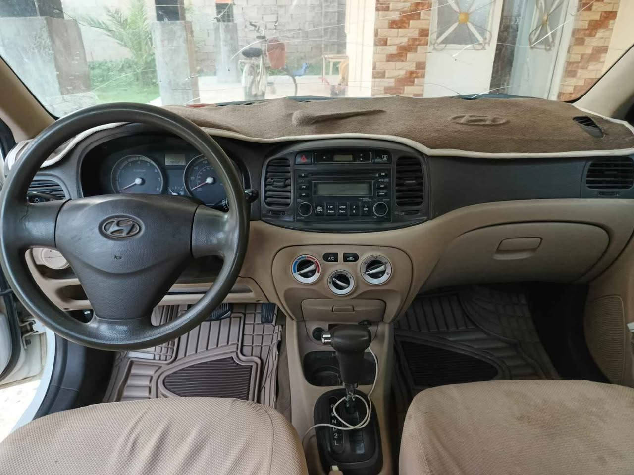 أكسنت ٢٠١٠ خليجي بيها صبغ البابين جهة اليمنى اثر طخه بسيطه للإستفسار الاتصال على الرقم *********** بغداد, العراق
