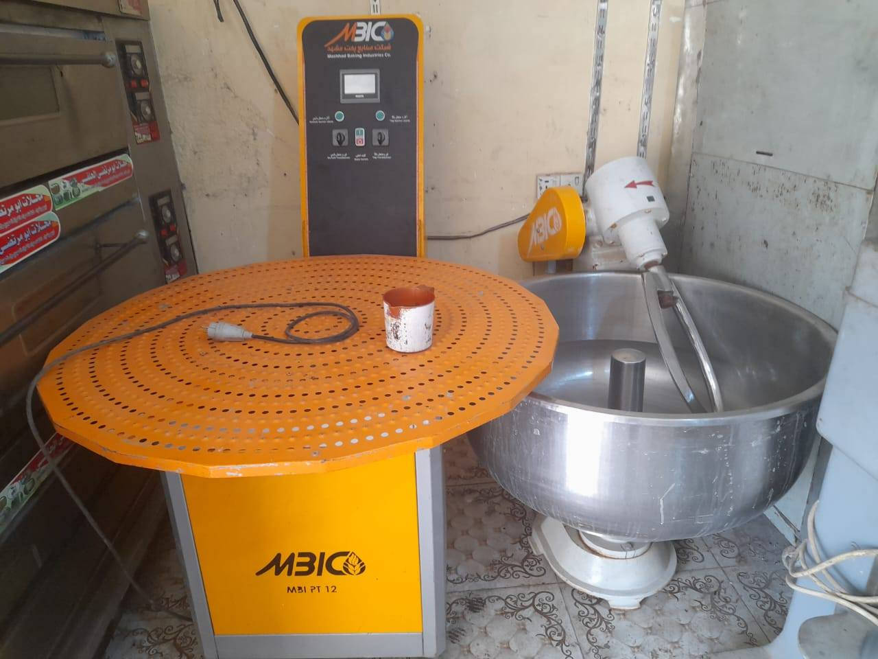 السلام عليكم
خط نتاجي خبز عراقي و عيش 
 لبناني للبيع نقل ول تنصيب علينه تاخذ 
 واصل وبي ضمان ١٠ ايام
صنع يراني متياز طلب خاص
***********
***********
