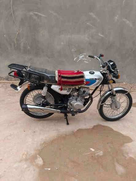 سلام عليكم دراجه للبيع سعر 700
قفل وراق سكنر دراجه مثل ليه بصوره
***********
