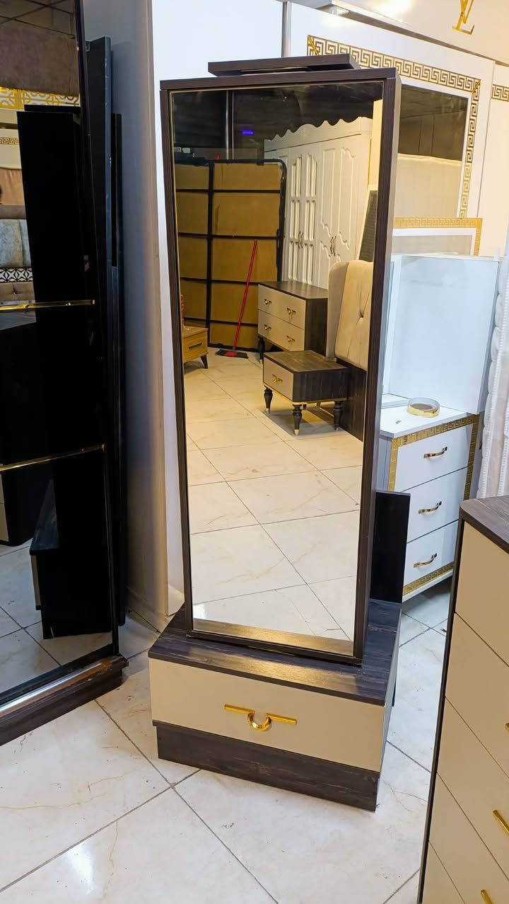 8 قطع ماركه سرير مخزن نضافه 85 💯 سعر 800 عنوان بغداد حجز واتساب فقط  ***********
