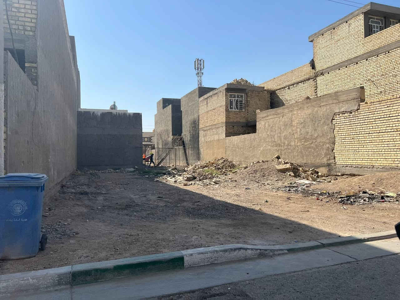 للبيع قطعه ارض مميزة 150 متر وجهة 6 نزال 25 
عنوان الهياكل الفرات مجاور جامعة المشرقثالث قطعه عن شارع خدمي المطار 3 
للاستفسار ***********
