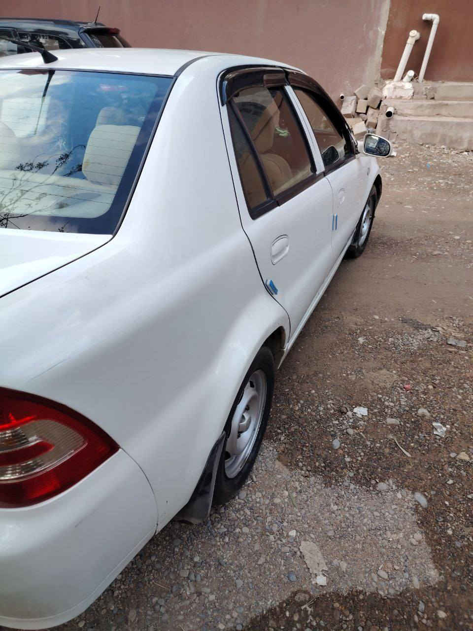 1 / سيارة سي كي ابيض
2/ قصة قديمة داخل لونين 
3/ السيارة بيها صبغ 3 قطع 
الي هيم بابين وبوند 
4/ تبريد تدفئة شرط 
5 / كهربائية كلها شغالة 
6/ كابون بانزين جديد 
7/ محرك كير شرط 
8/ رقم نينوى 
9/ السعر 37  وبلا زحمة ماتفيدك لاتكسر بيها وشكرا جزيلا للجميع 

مكان السيارة موصل / الأيسر
رقم الهاتف ☎️📳☎️***********
