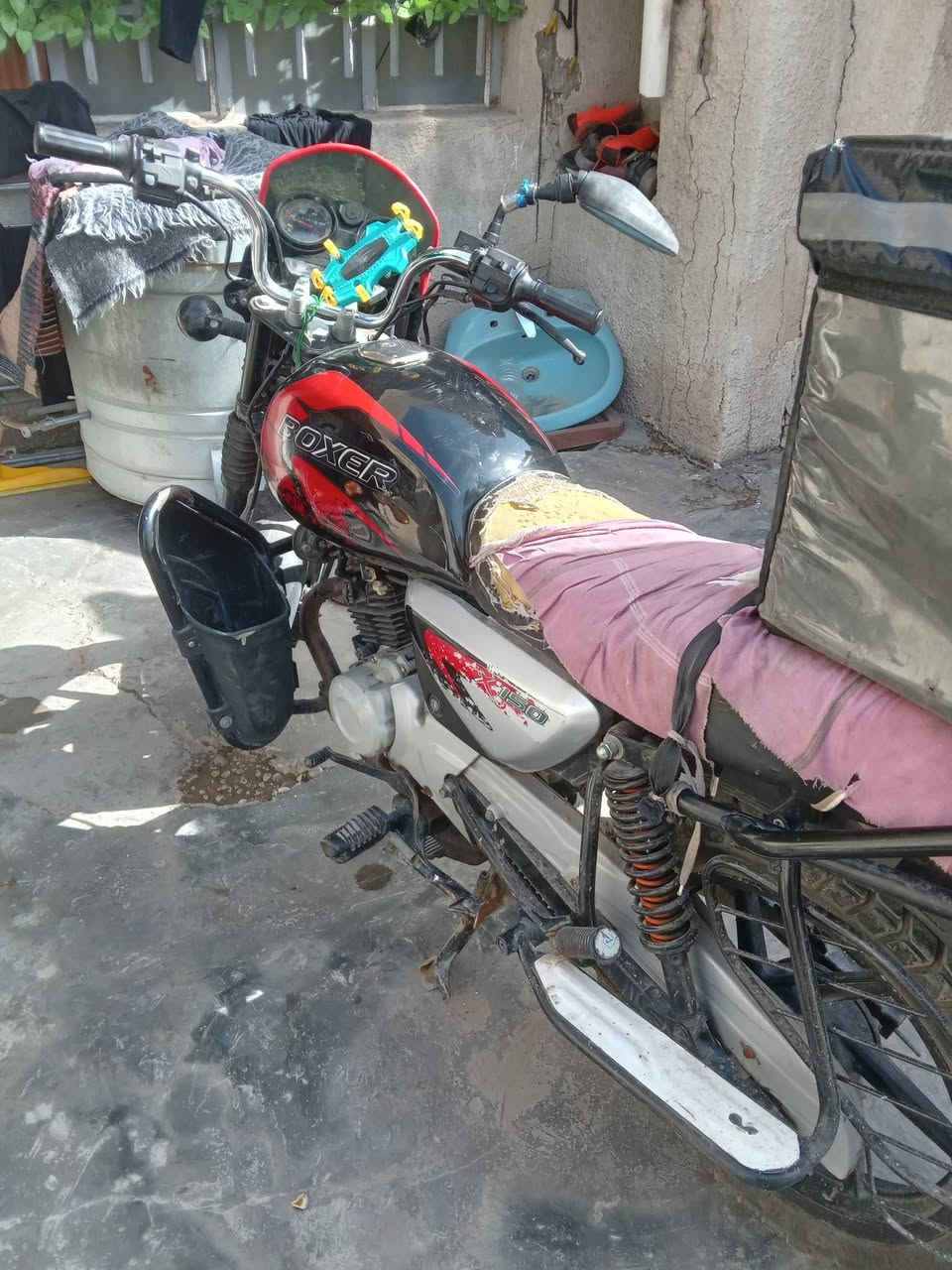 سلام عليكم حبايب دراجه بوكسر مديل و21نازله بل 22رداجه نضيفه بيها  خير من الله السعر مناسب  جدأ والله مستعجل عل بيعه مكاني بغداد  دراجه رقم ونسويه  ***********
