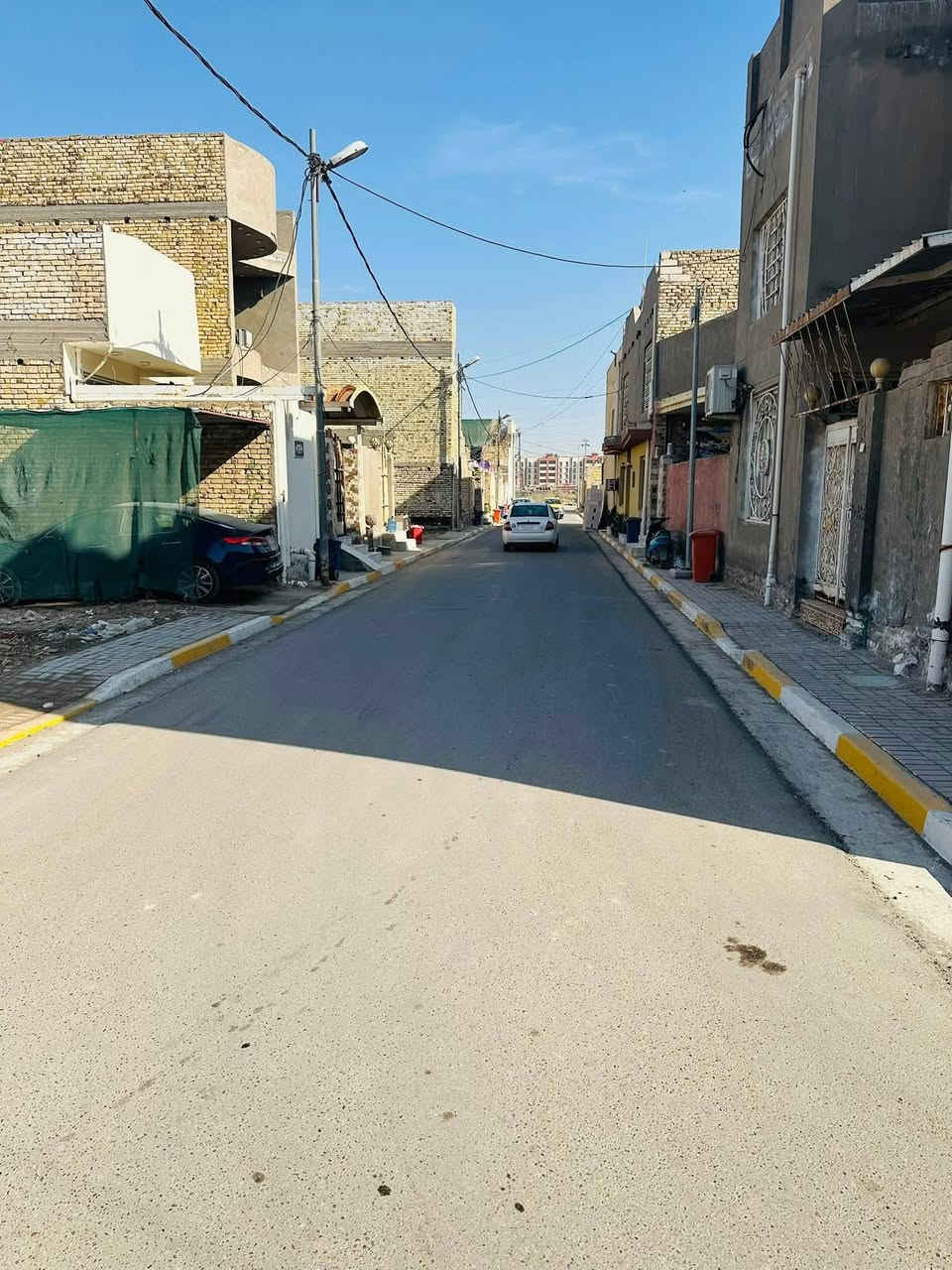 قطعة أرض للبيع....
حي الفرات قرب شركة حمورابي جهه شارع الصب 
المساحة 138 م الواجهه 6 م النزال 23 م 
 *********** مكتب المحنه للعقار
