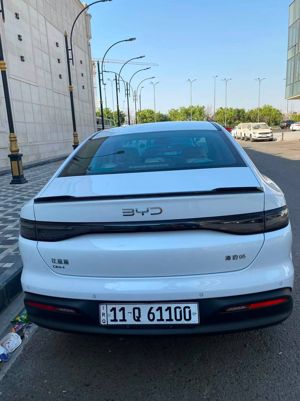 للبيع بي واي دي سيل 5 موديل 25 كفاله عامه من كلشي داخل ابيض بيها اضافات سبايدر وبالدعاميه الاماميه هم اضافات وتحديث وبرامج كامله للشاشه وشادلها عازل حراري للجام ماشيه مجموع الكهرباء والبانزين 4000 رقم بغداد باسمي السعر 19500 وبيها مجال بسيط مكاني بغداد رقمي ***********
