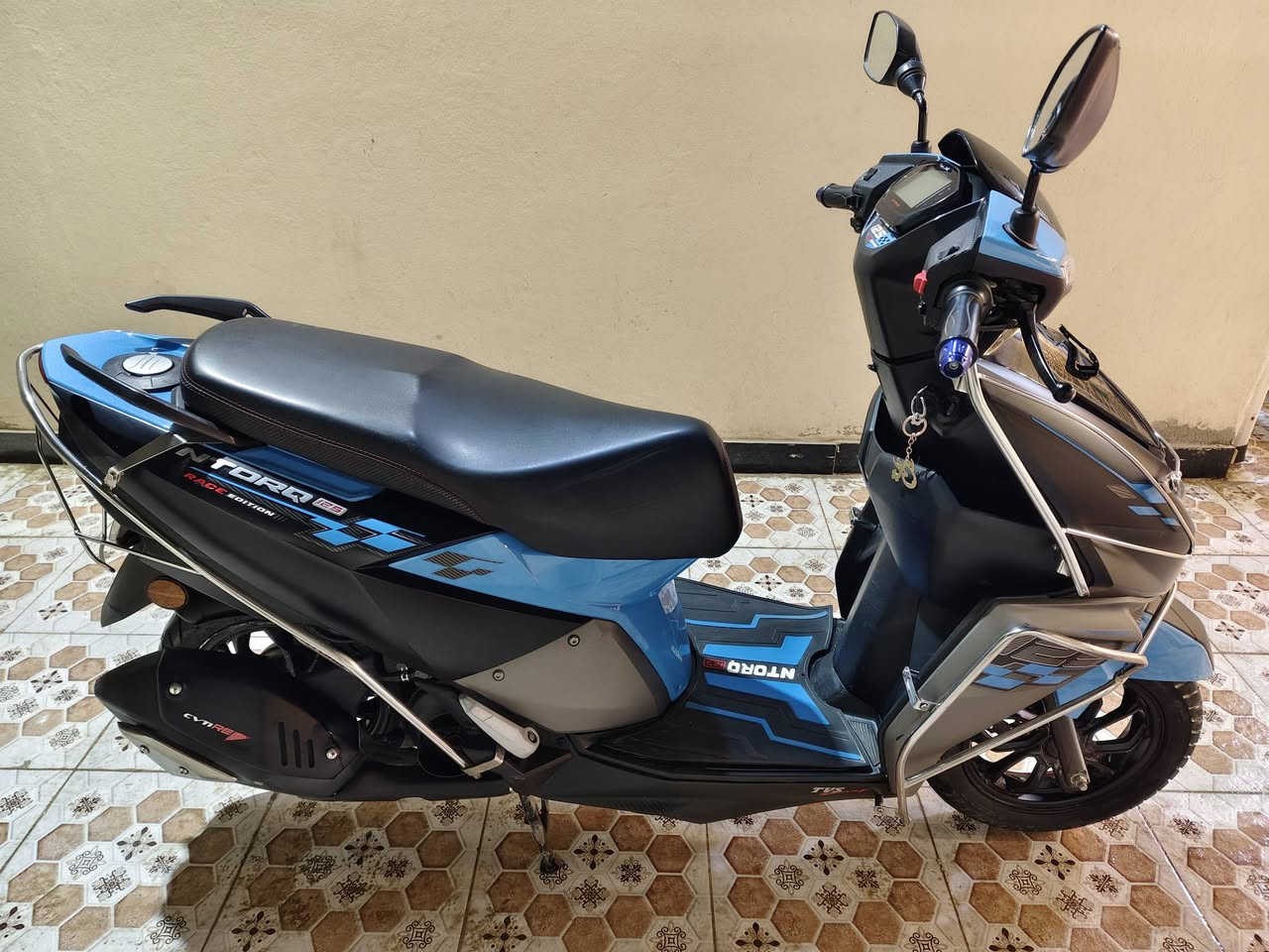 السلام عليكم
اللهم صلى على محمد وال محمد
مكلف بالنشر
دراجه انتورك موديل 2023
نضيفه ماشيه 8980
اوراق أصوليه كامله مع 2 سويج 
الشراي يتصل على الارقام
***********
***********
