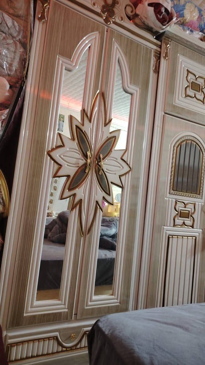 غرفه عراقي تصميم تركي
للبيع تواصل ***********
