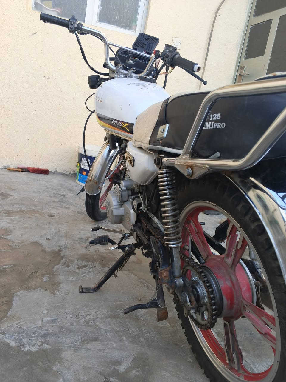 يالله سلام عليكم دراجة تايكر 5كير خير من الله ماموكفتني بشارع نقص بس كهربائيات يراد ربط فقط السعر 425 وبيها مجال رقمي *********** مكاني العامريه
