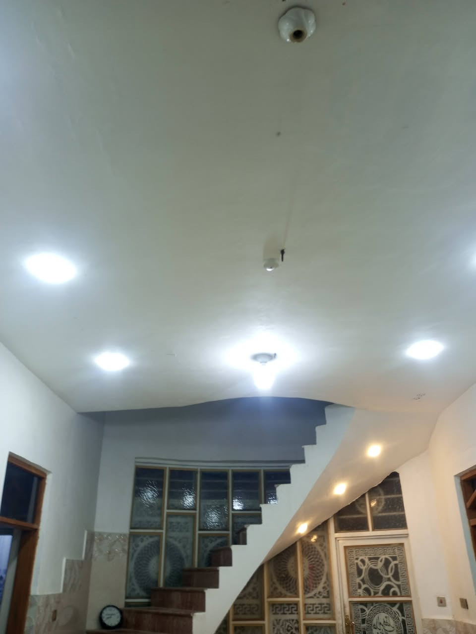 🏠بيت بيع مكان حي امام الرضا ركن على شارعين ☎️العاتف:***********
