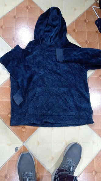 قطع بفلس ونص تراك نسائي سعره 5000 سويتر نسائي بناتي سعره ٤ بجامه سعره ٣ قطعتين ب٥٠٠٠
توصيل مجاني داخل حي تونس *********** واتساب
